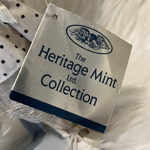 vintage doll porcelain with hat, polkadot, blue eyes heritage mint crimped hair - Picture 4 of 9